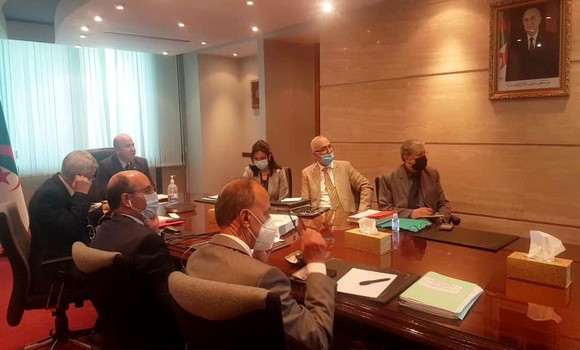 Photo of Algérie-FMI: Benabderrahmane s’entretient avec le chef du Département MOAC